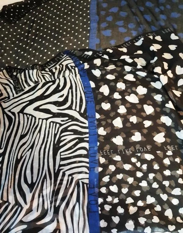 Foulard noir imprimé cœurs et pois – photo 5